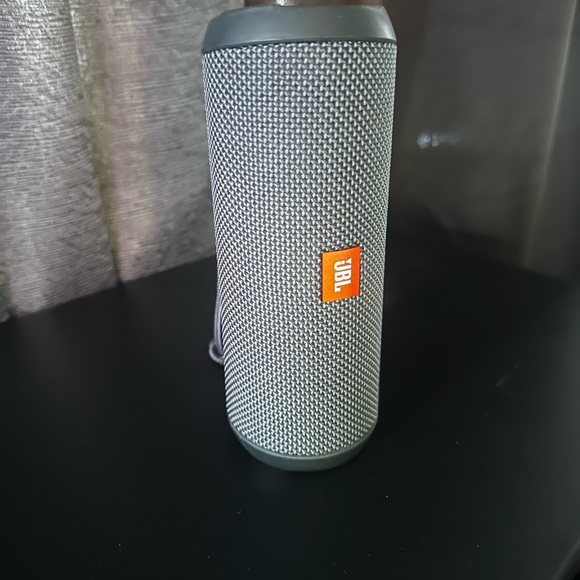 JBL Speaker Pristine Condition - Picture 2 of 7